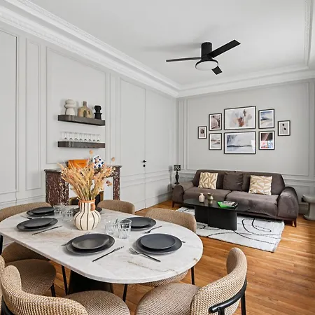 Apartment Interior Design - 6p-2br - Tour Eiffel *